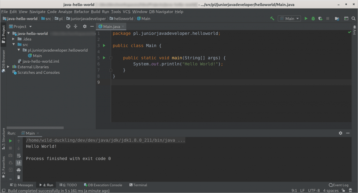 Uruchomienie programu Java, zielony przycisk "Play" lub skr&oacute;t "CTRL+SHIFT+F10"